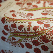 Hlaða mynd inn í myndasafnsskoðarann, Linen Table Cloth - Sólon Islandus Red - Listasafn Íslands